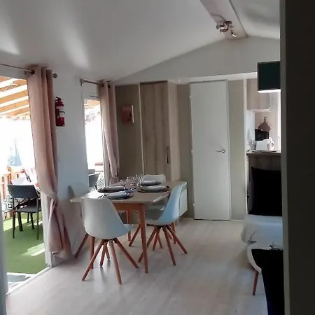 Camping Le Montourey Azur 78 *
