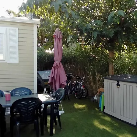 Camping Le Montourey Azur 78 Campsite