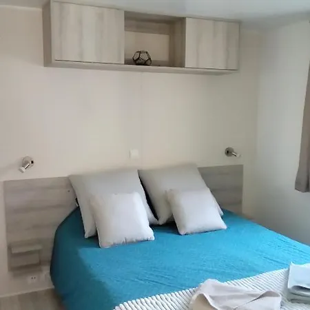 Campsite Camping Le Montourey Azur 78 *